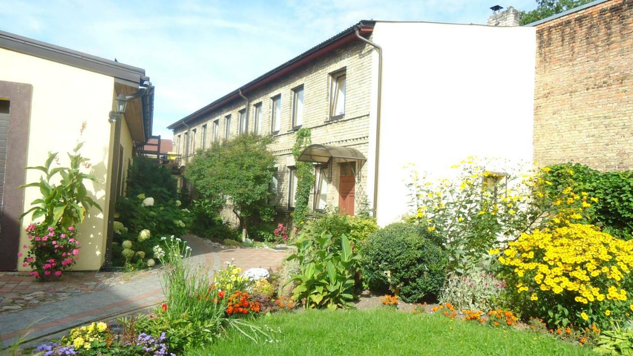 Saules Kvartals Ventspils Bagian luar foto